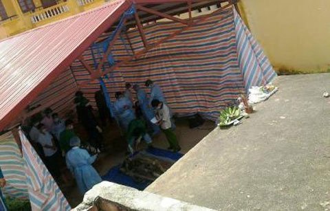 Phát hiện xác chết lõa thể ở phố Sàn