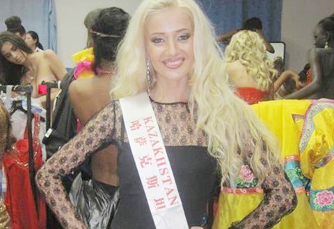 Miss World: Hoa hậu vô tình bị... lộ hàng