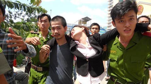 'Tú bà' xinh đẹp vật vã khi nhận án