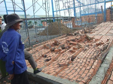 Bình Dương: Sập tường, 4 thợ hồ tử vong
