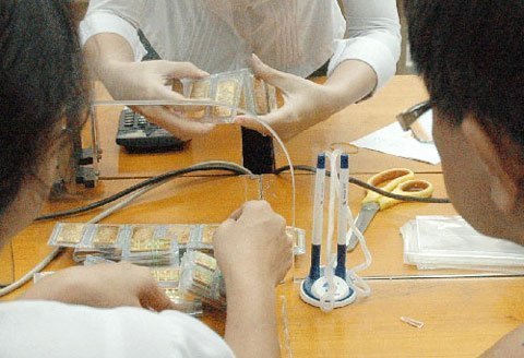 Gom vàng thật, thoát vàng ảo