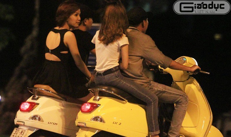 Áo ren trong suốt, kiều nữ Hà Thành 