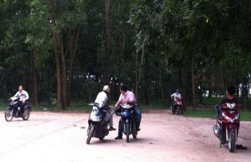 “Chợ tình” đồng tính giữa ban ngày trong KCN