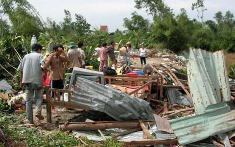 Lốc xoáy kinh hoàng, hàng chục người thương vong