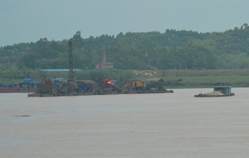 Đuổi tàu như đuổi “giặc”
