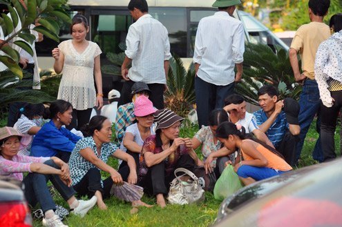 Đắng lòng cảnh công nhân đi du lịch thời khủng hoảng