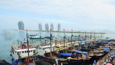 Thế giới 24h: Tàu cá TQ tràn vào Biển Đông