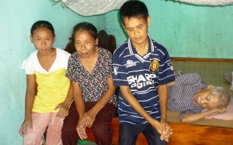 Nhà đó tội lắm, khổ nhất cái xã này!