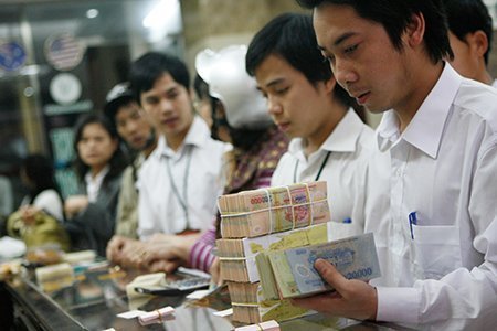 Khó cho vay, đổ hết tội cho doanh nghiệp