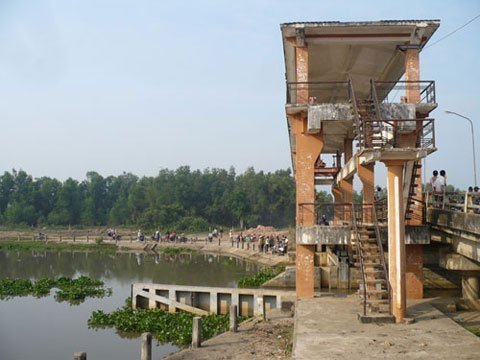 Thi thể đôi nam nữ bị trói chết dưới sông