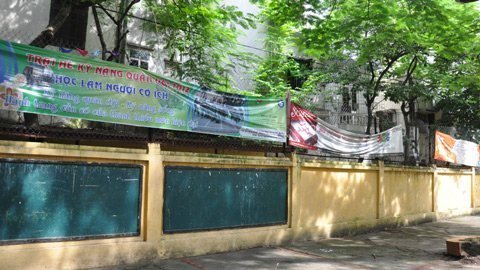 Ngăn chặn 'trường học thành chợ'
