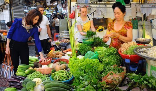 Theo thị trường thì phải tăng giá ồ ạt?
