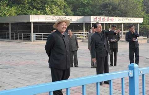 Cuộc sống của Kim Jong Un qua các bức ảnh hiếm