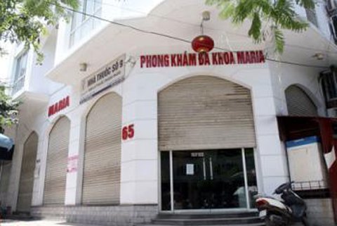 Phòng khám Trung Quốc: Bác sỹ ngồi ngáp!
