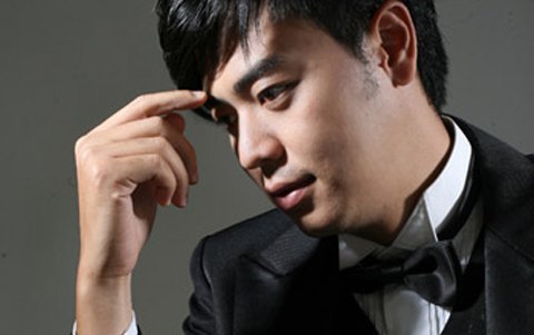 MC Tuấn Tú bất ngờ cưới vợ