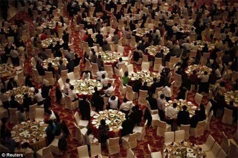 Những chuyện lạ tại ngôi làng giàu nhất TQ