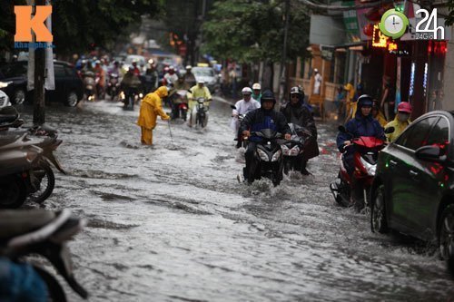 Hà Nội ngập nặng sau cơn mưa lớn