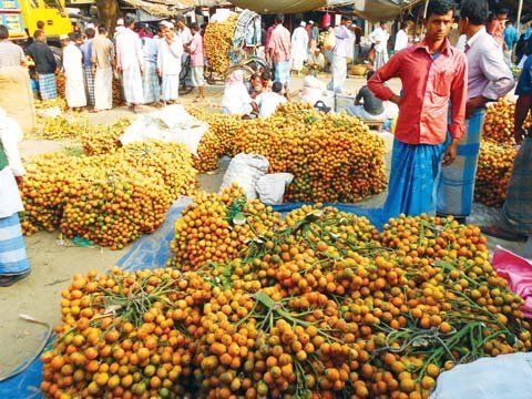 Lạc vào phiên chợ cau vàng rực Inani