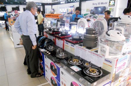 Hàng nội rẻ cũng đứng nép bên hàng ngoại