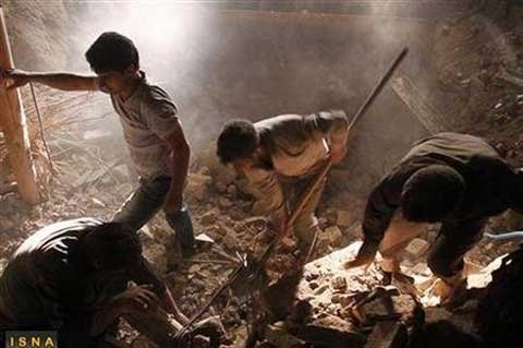 Iran: 300 người chết, 5.000 người bị thương vì động đất