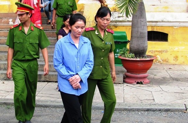 Đốt chết chồng vì bị bạo hành ròng rã