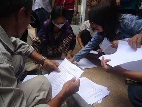 Sĩ tử và phụ huynh 'vây' ĐH Y Dược TP.HCM