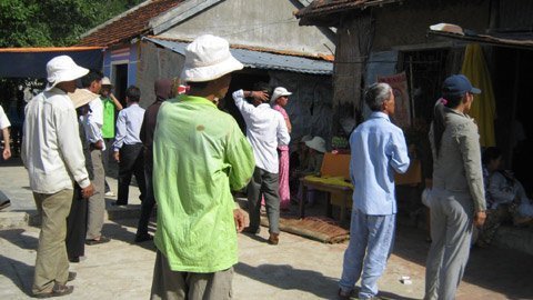 Đưa tang cha, con tử nạn: Hai lần quấn khăn tang