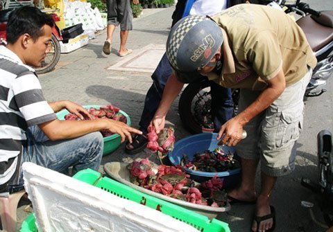 Đặc sản đua nhau xuống đường