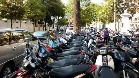 Vỉa hè, lòng đường: 'Trị' hiệu quả, không hô hào