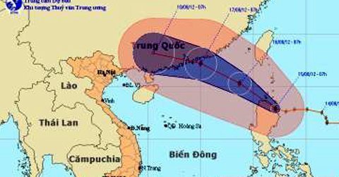 Bão tiến gần biển Đông gây mưa dông lớn