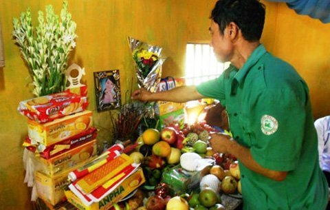 Tang tóc trong nhà nữ sinh bị vứt trôi sông