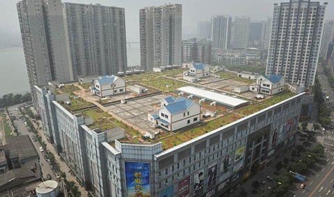 Đất đắt, xây biệt thự trên nóc trung tâm mua sắm