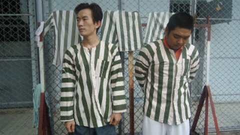 'Mây mưa' cùng lúc với 2 bạn tình, cô gái bị cướp