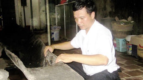 Bí ẩn con thuyền cổ dưới lòng sông