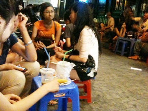 Theo chân giới trẻ Hà thành học 'ăn theo mốt'