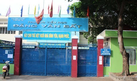 Giáo viên tự tử trước mặt lãnh đạo nói gì trong bệnh viện?