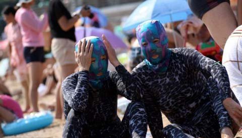 Cơn sốt thời trang mới tại bãi biển Trung Quốc