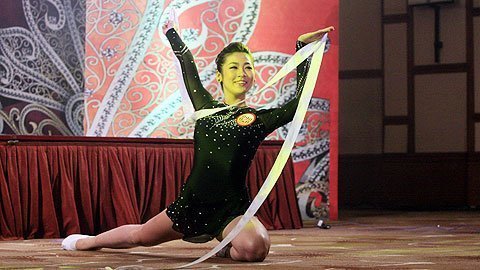 HHVN 2012: Các người đẹp trổ tài