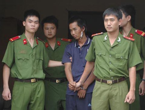 Rùng mình thủ tục 'chào buồng' tội phạm hiếp dâm