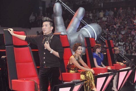 The Voice: Tìm giọng hát hay tìm... nhan sắc?