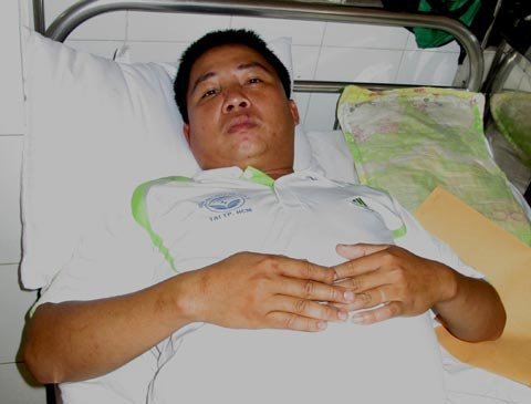 Lâm tặc 'xử' kiểm lâm tại điểm nóng phá rừng