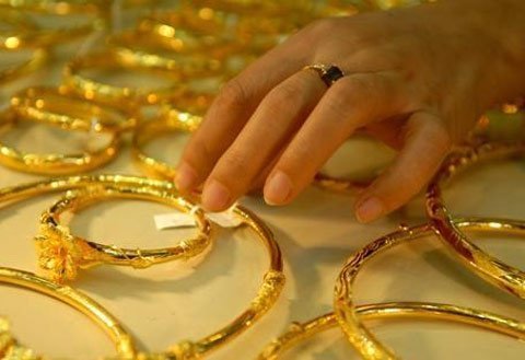 Vàng rớt giá sau khi qua mốc 43 triệu