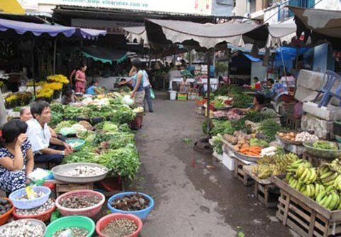 Khó bán hàng, DN cắn răng giữ giá