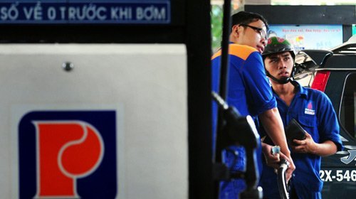 Xăng dầu lại kêu lỗ: Tăng giá và rối loạn?