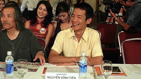 Nguyễn Vĩnh Tiến chấm thi hoa hậu để dạy con