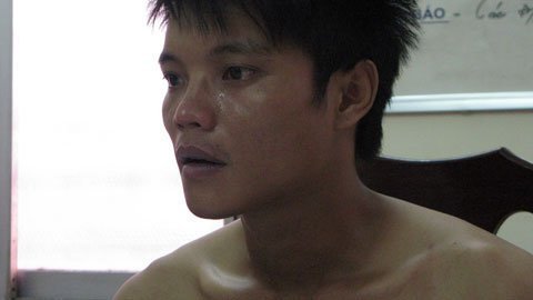 Nhắc đến người tình già, gã trai bị bắt khóc như mưa