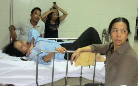 Kinh hoàng kể lại giây phút xe lao vực sâu