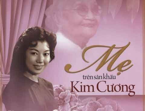 Nghệ sĩ Kim Cương tặng sách nhân mùa Vu Lan báo hiếu