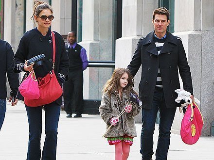 Tom Cruise chi 8 tỉ mỗi năm cho con gái Suri