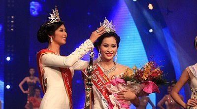Đặng Thu Thảo giành vương miện Hoa hậu Việt Nam 2012